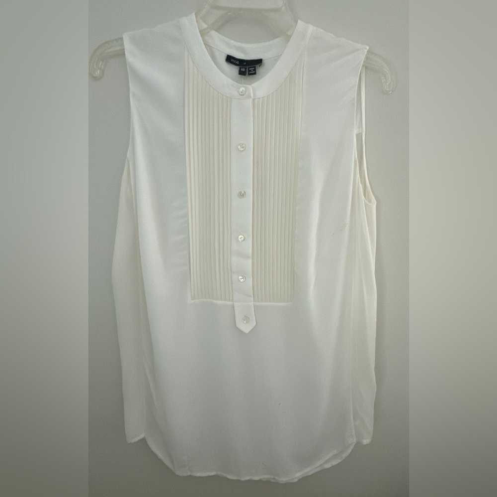 $245 NWT Vince 100% Rayon Blouse Top Sz XS Off White  Sleeveless Pleated Detail